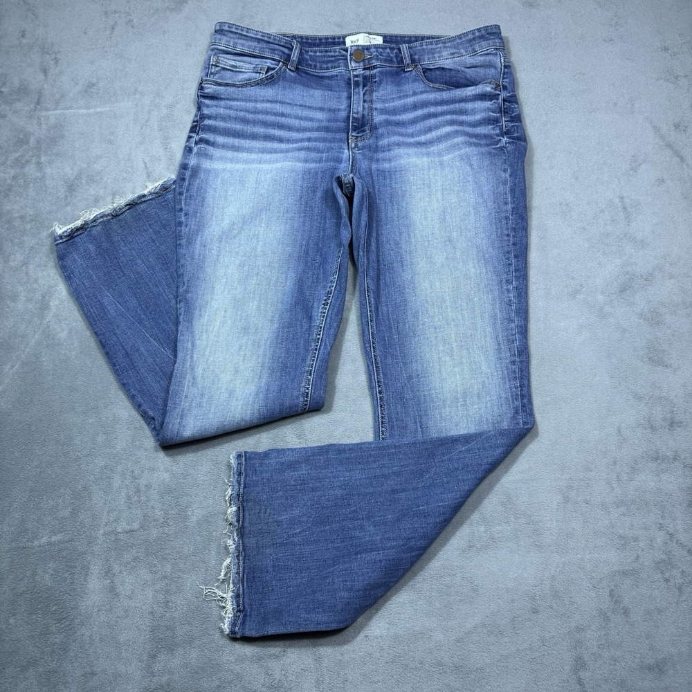 BKE Jeans Womens 35x31 Payton Universal Fit Midrise Bootcut Distressed Denim USA